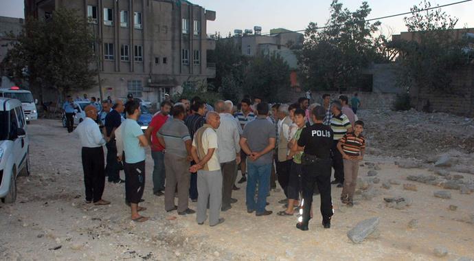 Evleri toz oluyor diye yolu trafiğe kapattılar!