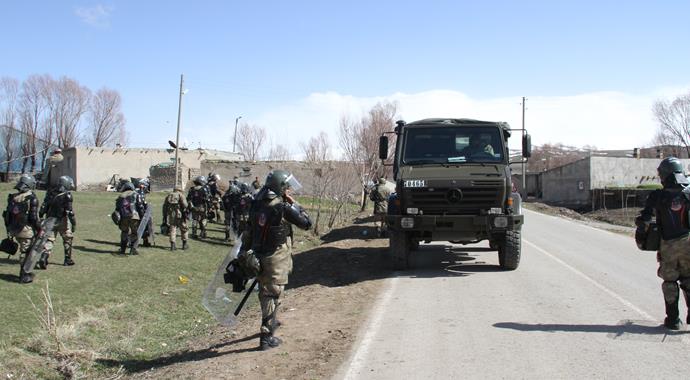 Ağrı'da PKK ile 12 saat çatışma: 5 terörist öldürüldü, 4 asker yaralı