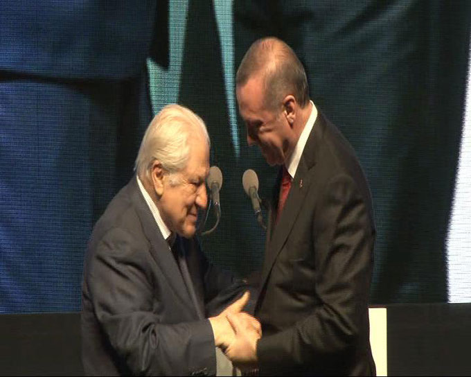 Cumhurbaşkanı Erdoğan Nuri Pakdil'i dakikalarca ayakta bekledi