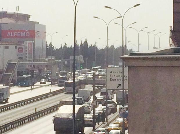 İstanbul Avcılar'da üst geçit çöktü: 1 ölü,  4 yaralı