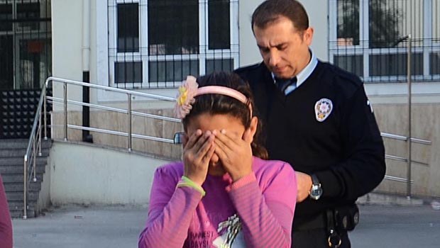 Okulda unutulan Ayfer'i itfaiye kurtardı