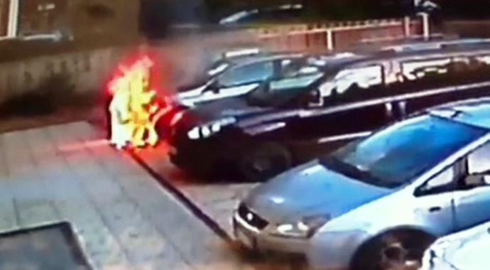 Apartman aidatı yüzünden otomobili kundakladı