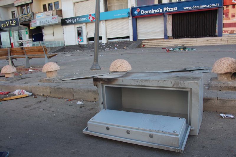 Kobani gösterilerinde 3 milyon TL kayboldu