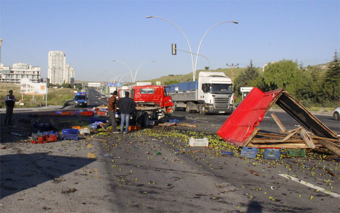 Başkent'te korkunç kaza:  2 ölü, 43 yaralı