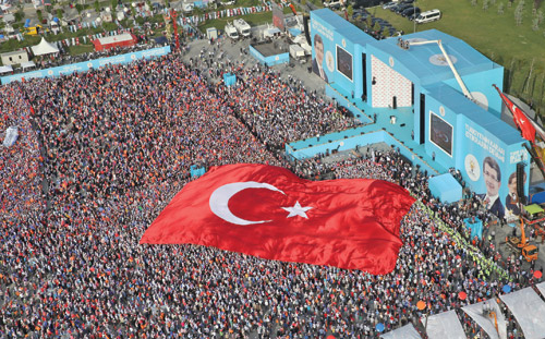 Milyonlar Başbakan'ı bağrına bastı