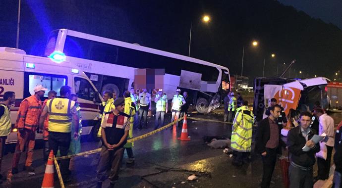 Sabaha karşı korkunç kaza! 6 ölü, çok sayıda yaralı
