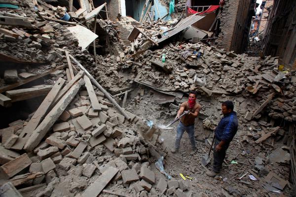 Nepal 7.9 ile yıkıldı!