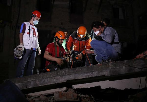 Nepal'de ölü sayısı on binleri bulabilir