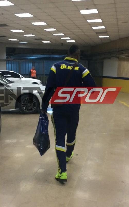 Ve Emenike çekti gitti!