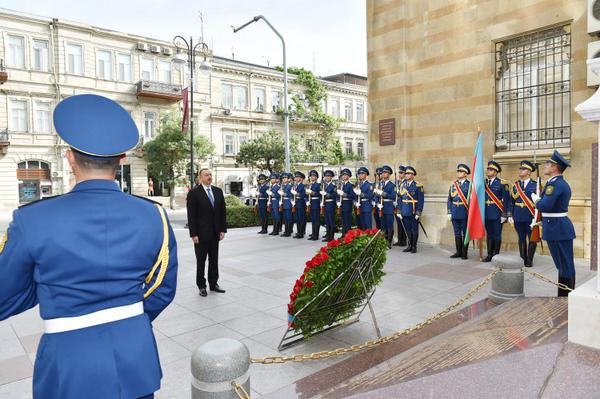 Azerbaycan'da cumhuriyetin 97. yıl dönümü kutlanıyor