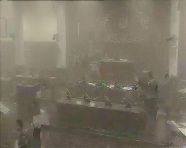 Afganistan Parlamentosu'na bombalı saldırı