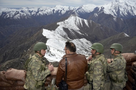 Dağlıca'da ikizinin şehitlik hikayesini dinledi