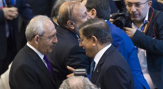 Başbakan Davutoğlu ve Kılıçdaroğlu'ndan sıcak sohbet