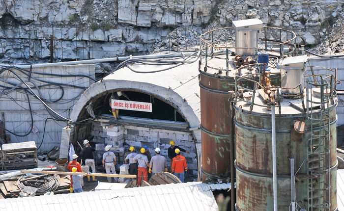 Soma'da 5 tutuklama... Patronun oğlu da savcılıkta