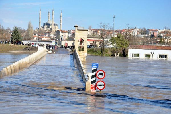 Edirne'de alarm verildi! Yüzlerce kişi tahliye ediliyor
