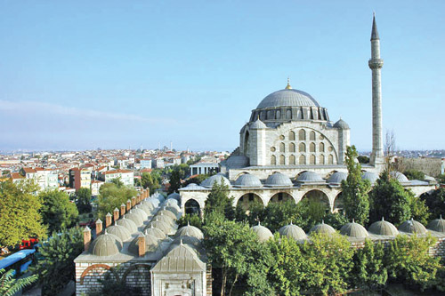Her Sultan bir tepesine cami yaptırmıştı