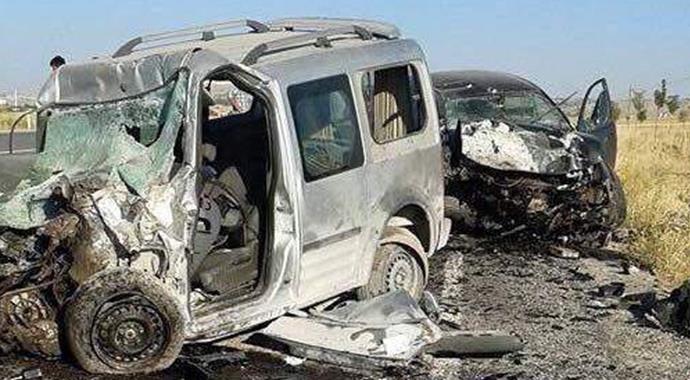 Trafik canavarı mesaide: 8 ölü, 6 yaralı