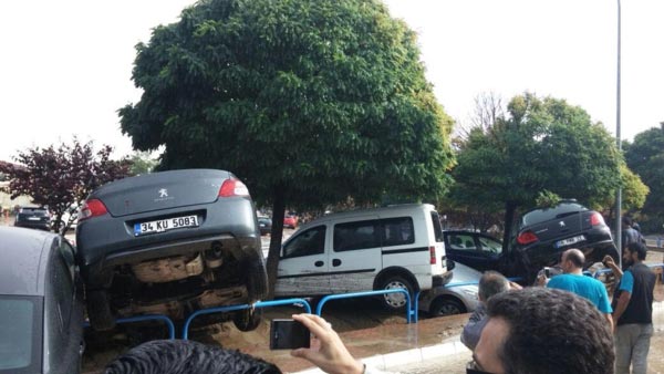 Eskişehir'de sel: Fabrika işçileri mahsur kaldı