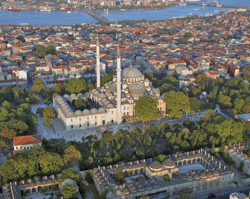 Her Sultan bir tepesine cami yaptırmıştı