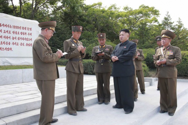 Kim Jong-Un yanında neden bu kadar adam taşıyor?