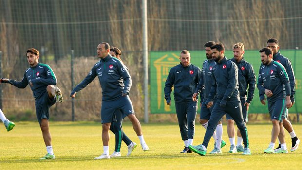 Gökhan Töre ve Hakan Çalhanoğlu yan yana!