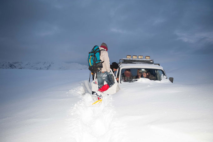 Rize'de mahsur kalan 3 genç, donmak üzereyken kurtarıldı