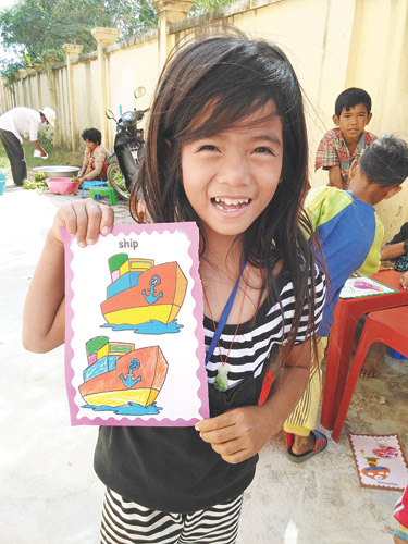 Kamboçya'daki sefaleti gördü, ülkeye yerleşti