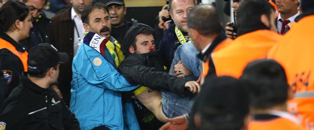 Maç sonu tribünler karıştı, polis müdahale etti