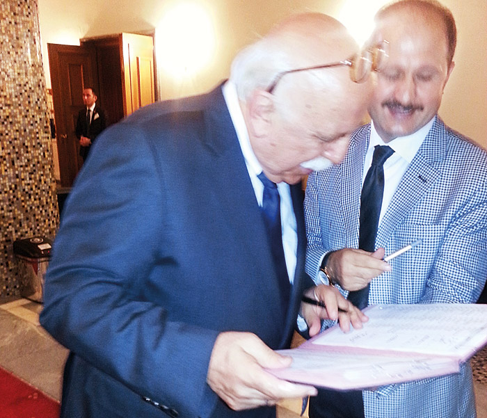 Tamam gibi... Başbakan'ın adaylığı için imzalar atıldı