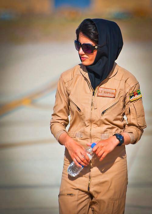 Afgan pilot Niloofar Rahmani dünyanın en güzel pilotu seçildi