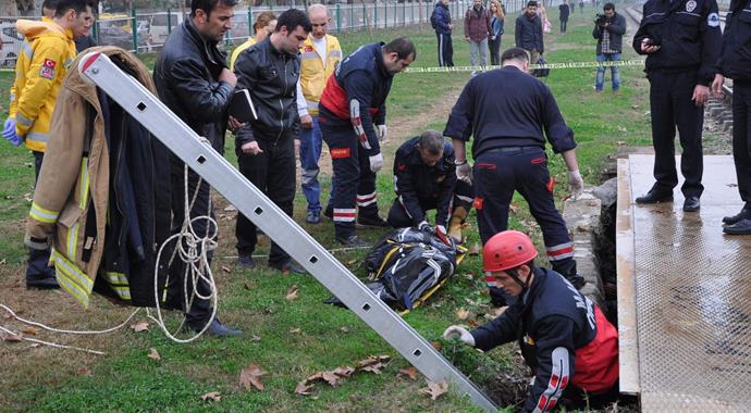 Yaşlı adamın cesedini çocuklar buldu