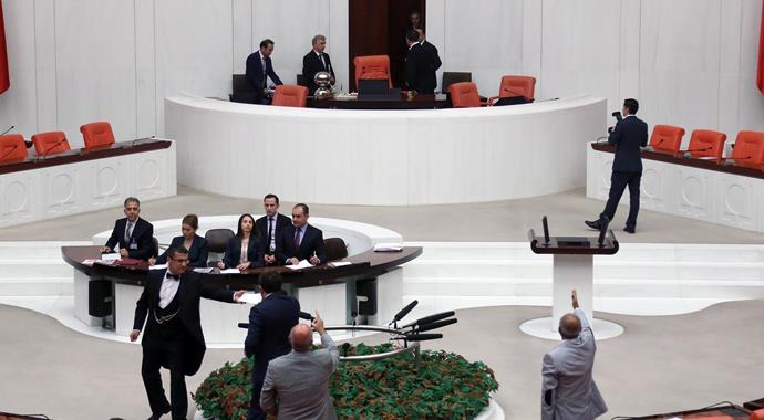Boş Meclis'te kavga çıktı!