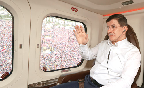 Milyonlar Başbakan'ı bağrına bastı