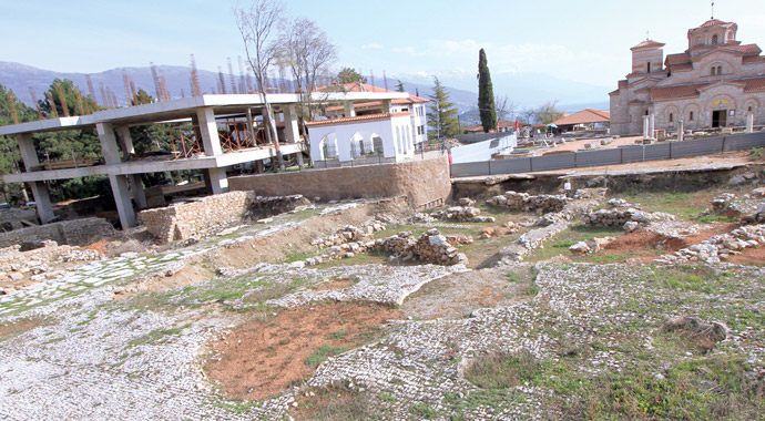 Tarihî cami üzerine papaz okulu açılıyor