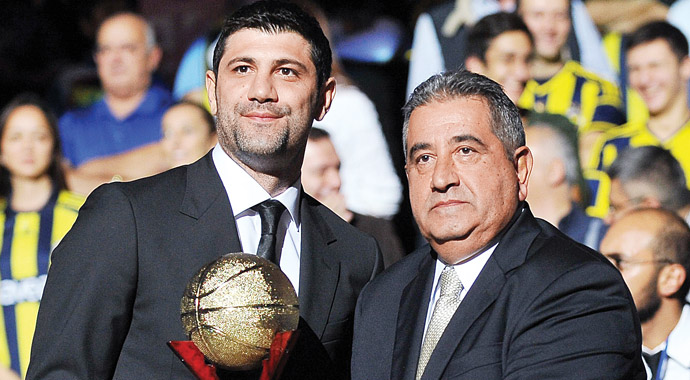 Fener Armani sever! 77-74
