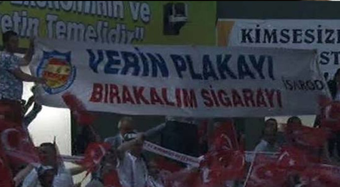 Erdoğan pankartı gördü, sözü aldı!