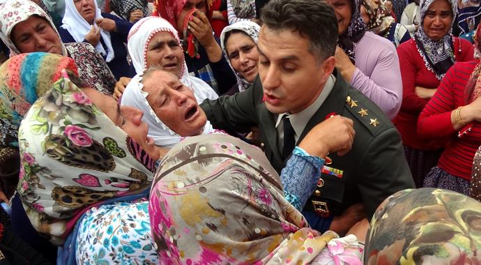 Şehit annesi yürek dağladı: 'Ne olur oğlun ölmedi deyin'