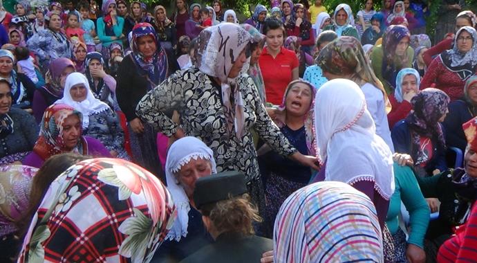 Şehit annesi yürek dağladı: 'Ne olur oğlun ölmedi deyin'