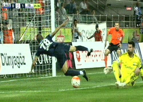 Rize'de tartışmalı penaltı pozisyonu