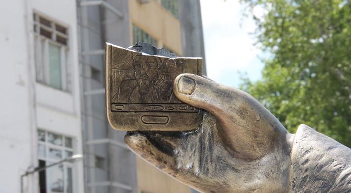 Amasya'daki 'selfie'ci şehzadenin elindeki kılıç da kırıldı