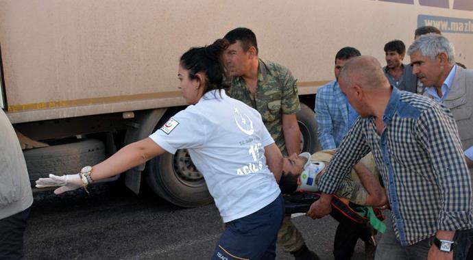Askerleri taşıyan midibüs şarampole uçtu: 1 şehit