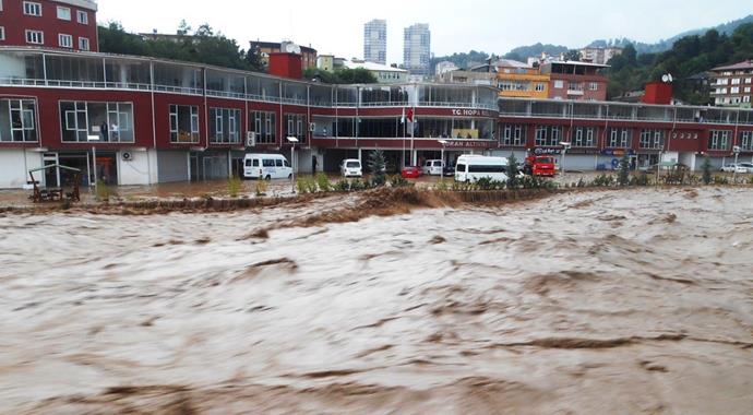 Artvin'de sel nedeniyle 7 kişi hayatını kaybetti, 1 kayıp