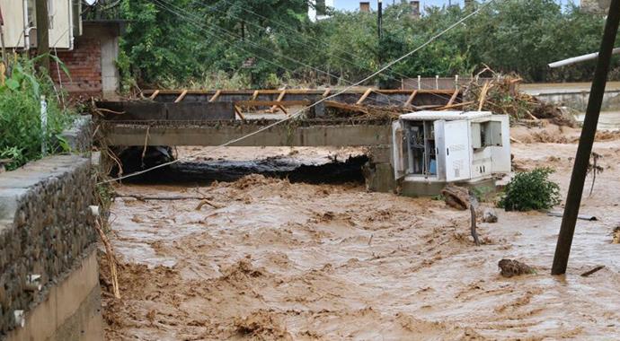 Artvin'de sel nedeniyle 7 kişi hayatını kaybetti, 1 kayıp