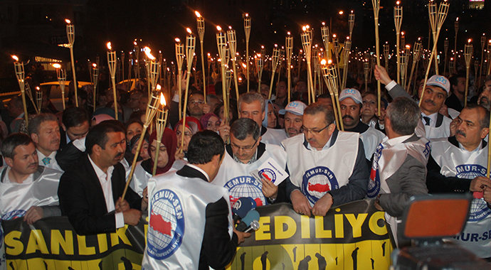 Mısır'a tepki çığ gibi! BM binası önünde darağacını yaktılar