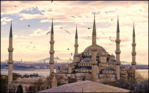 Her Sultan bir tepesine cami yaptırmıştı