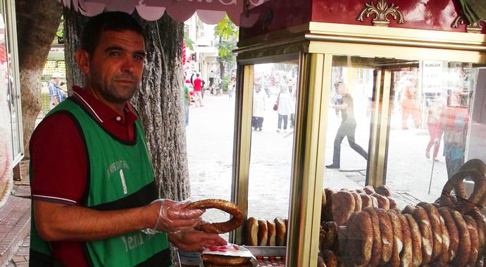 Bağırarak simit satmak yasaklandı