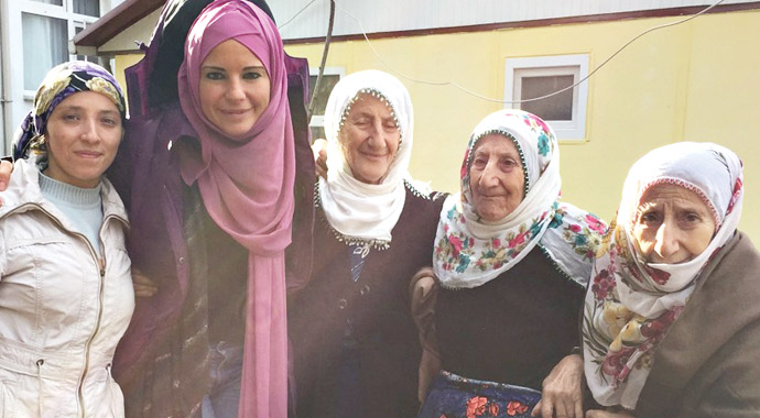 Üçüz teyzeler: Hastalıkta, sağlıkta mutlulukta beraberiz