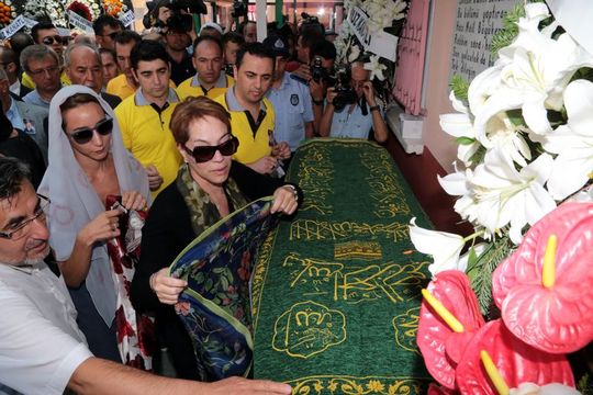 Murat Ülker Eti'nin acısını paylaştı