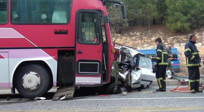 Uşak'ta trafik kazası: 1 ölü, 4 yaralı