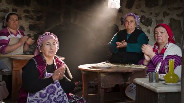 CHP'nin reklamında başörtülüler böyle dışlandı